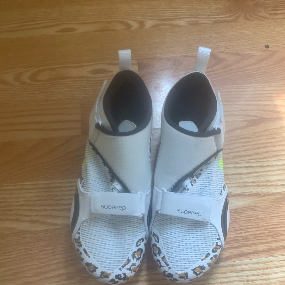 Women’s Nike SuperRep cycle shoes size 8 leopard with mesh upper